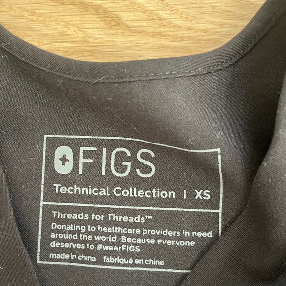 FIGS XS LONG SLEEVE black - Picture 2 of 2